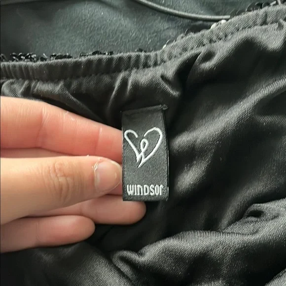 Elegant Black Sequin Dress - Picture 2 of 2